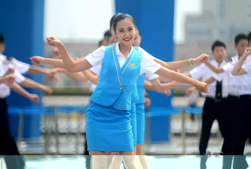 四百为空姐美女热舞 穿制服玩快闪