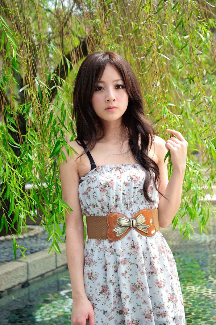 清爽妹子伊素婉跳性感热舞秀长腿