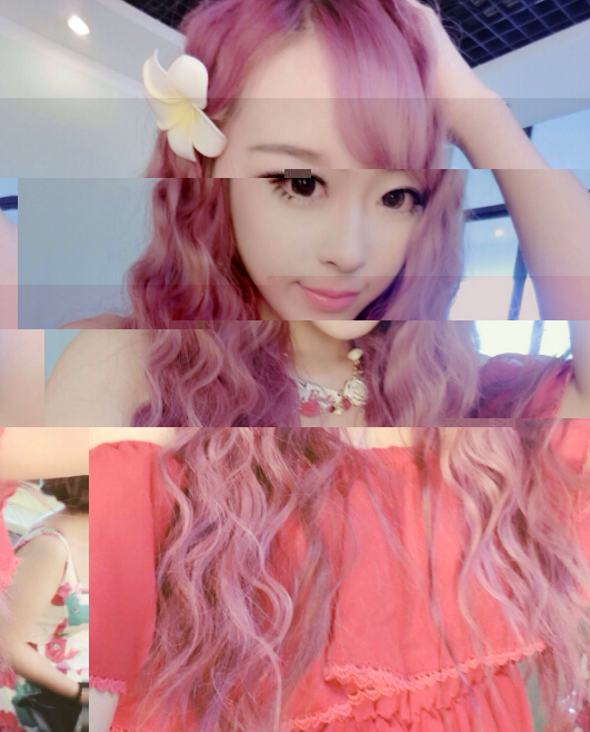 美女短裙疯狂热舞