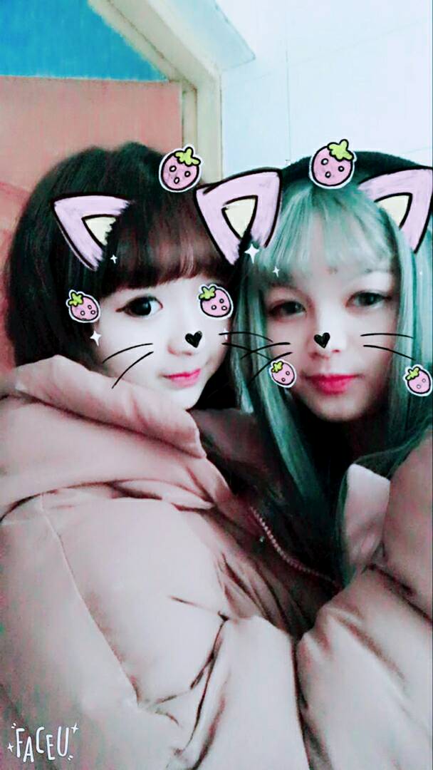 美女直播陪你一起清爽一夏