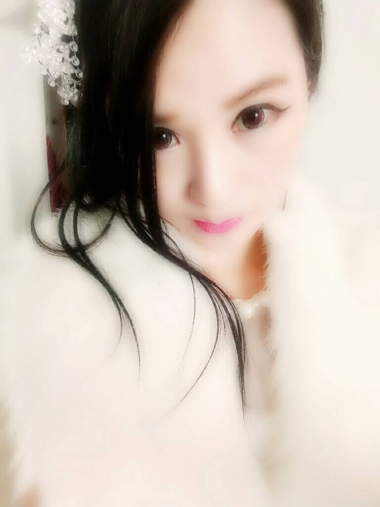 韩国美女主播大秀性感热舞后卖内衣