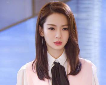 人比馍更诱人的气质美女戚薇3