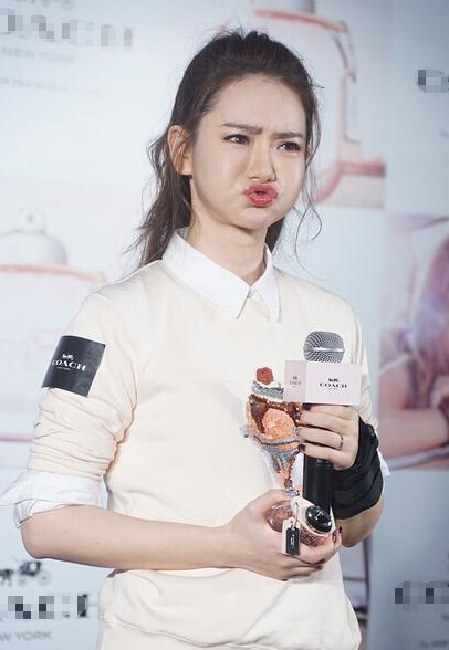 美女秀场 戚薇卖萌表情包太逗了3
