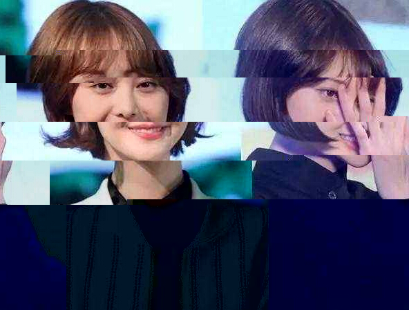 秀场美女郑爽 与替身同框变身网瘾美少女
