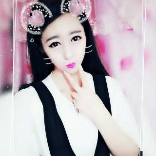 乐嗨美女秀场 美女撩发惹人迷1