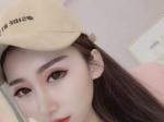 个性时尚美女主播凌薇吖
