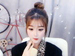 美女主播梓月被暗恋了