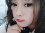 美女主播薯片 眼神有点甜