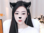 美女直播崔雪莉与爱猫互动玩耍