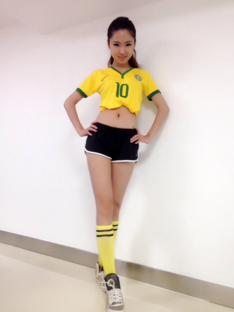视频秀场直播 主播展现女人独有的亲和力2