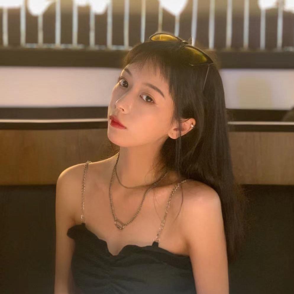 美女秀场直播-真实好玩的美女秀场直播表演秀